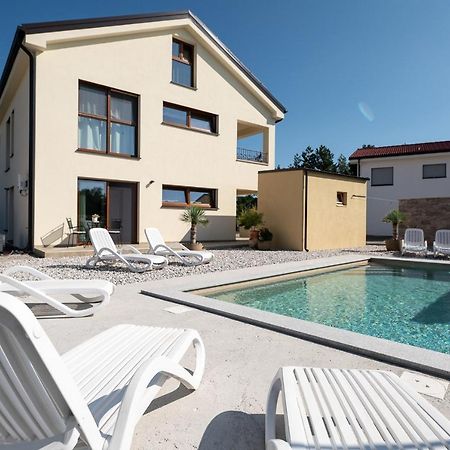 Apartments Kras 24 With Pool Sežana Zewnętrze zdjęcie