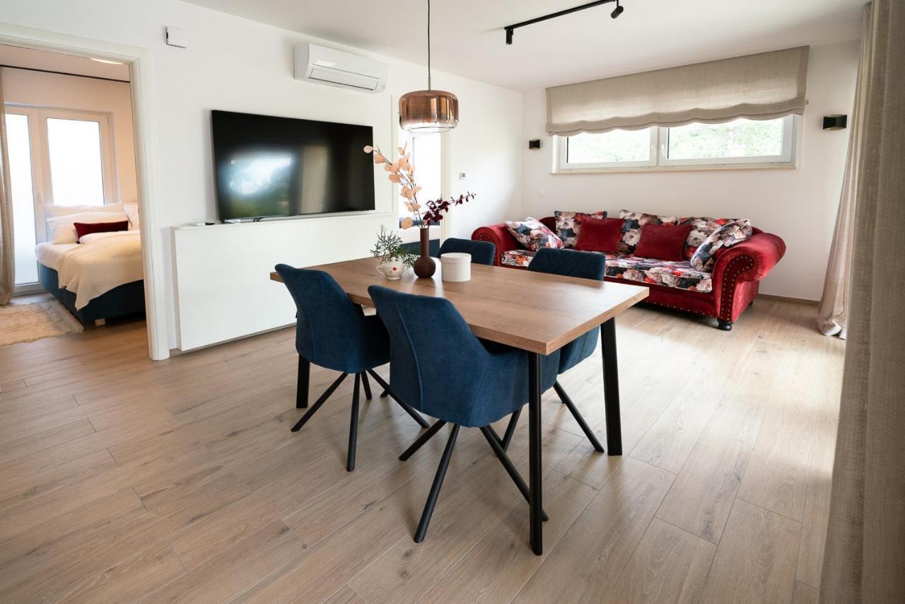 Apartments Kras 24 With Pool Sežana Zewnętrze zdjęcie