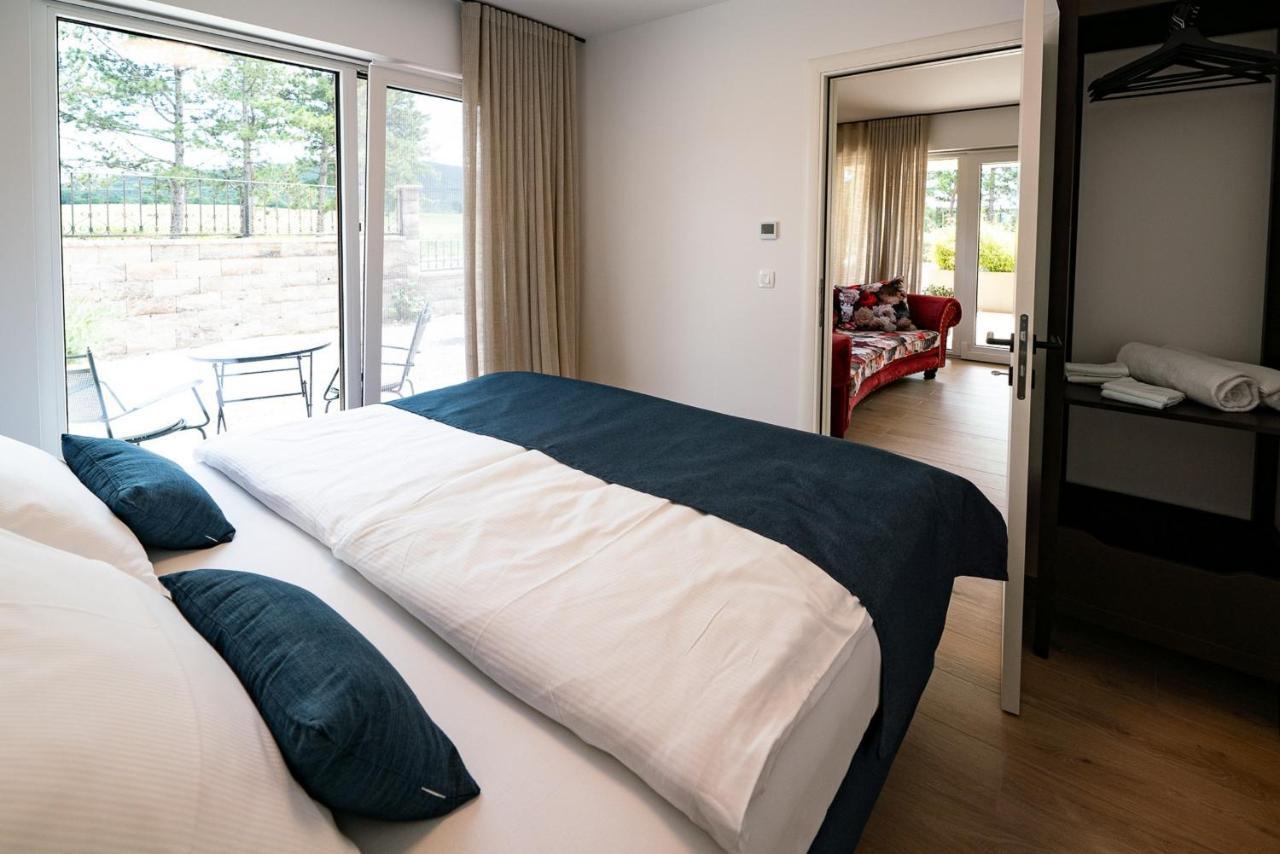 Apartments Kras 24 With Pool Sežana Zewnętrze zdjęcie