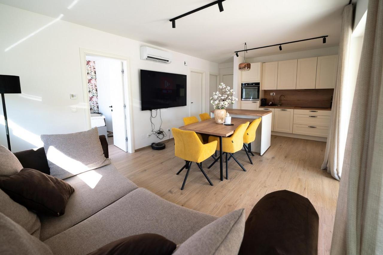 Apartments Kras 24 With Pool Sežana Zewnętrze zdjęcie